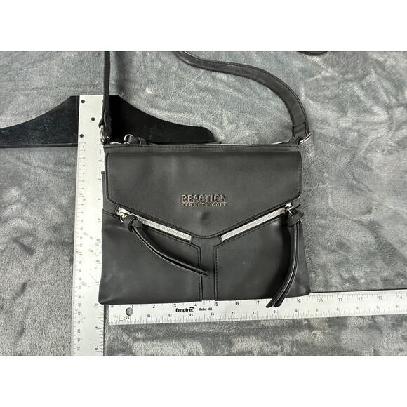 Black crossbody messenger purse shoulder bag by Kenneth Cole Reaction - Picture 3 of 8